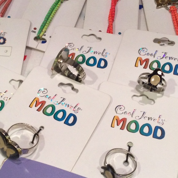 18 pieces little girls jewelry. Unicorn necklaces, mood rings, bracelets, more.. - Picture 6 of 7